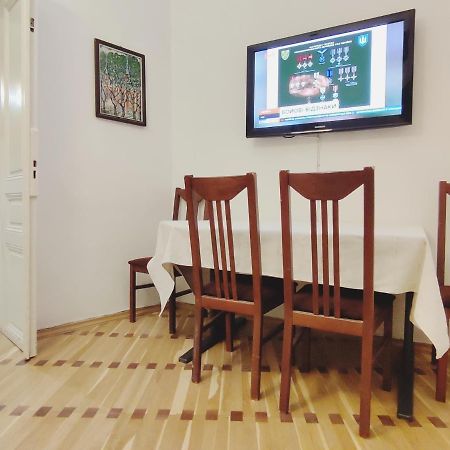 Апартаменти Трехкімнатні В Самому Центрі Для 6-Х Leopoli Esterno foto