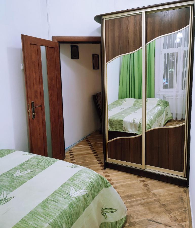 Апартаменти Трехкімнатні В Самому Центрі Для 6-Х Leopoli Esterno foto